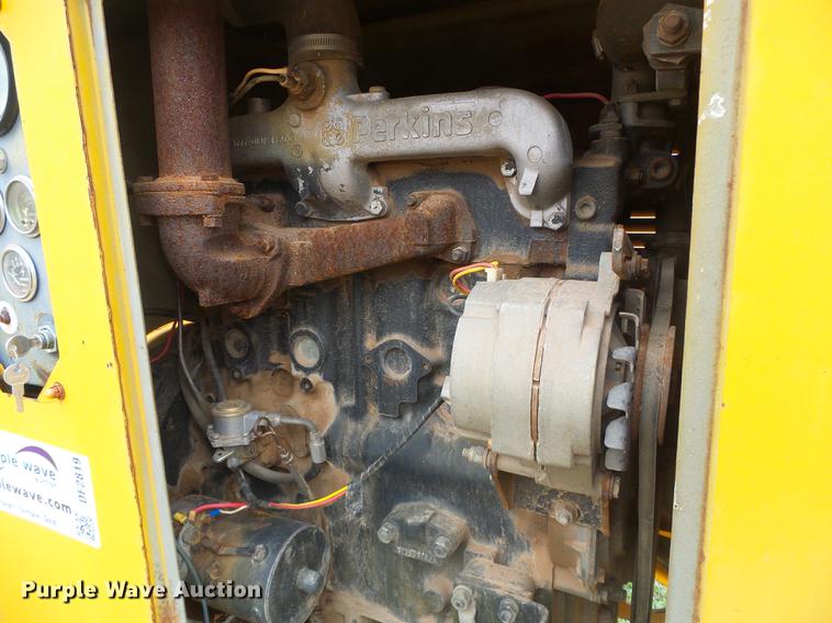 image for item DF2819 Wood Chuck 236D Hy/Roller wood chipper