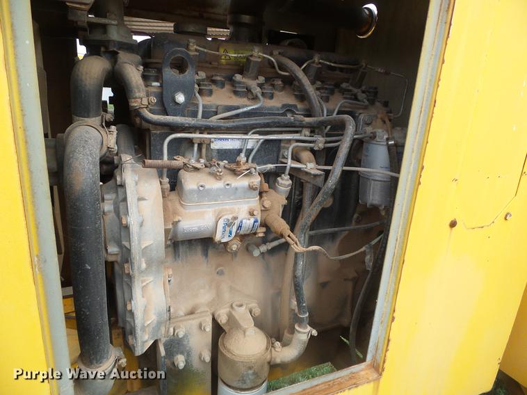 image for item DF2819 Wood Chuck 236D Hy/Roller wood chipper