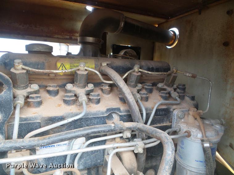 image for item DF2819 Wood Chuck 236D Hy/Roller wood chipper