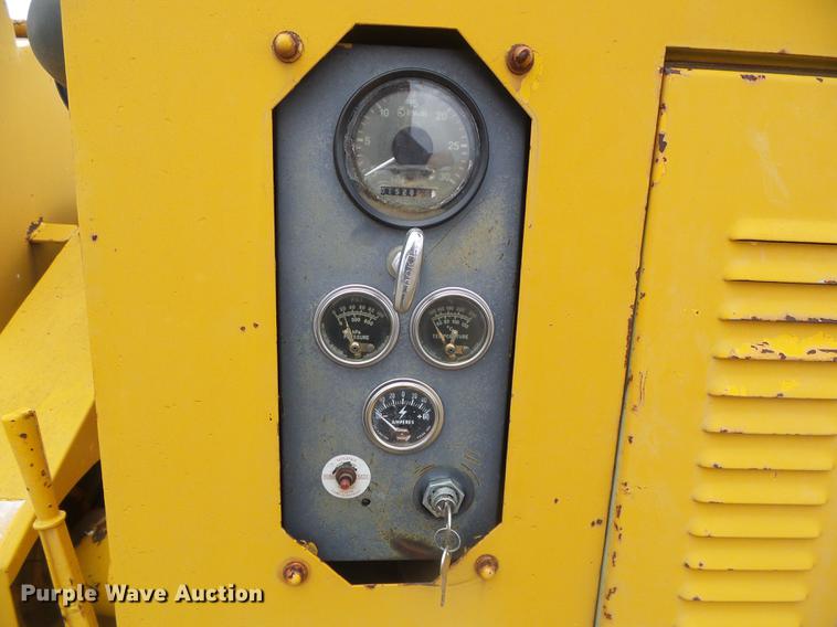 image for item DF2819 Wood Chuck 236D Hy/Roller wood chipper