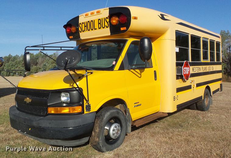 image for item DF2820 2007 Chevrolet Express 3500 Blue Bird school bus
