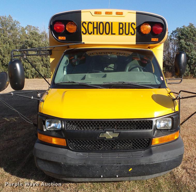 image for item DF2820 2007 Chevrolet Express 3500 Blue Bird school bus
