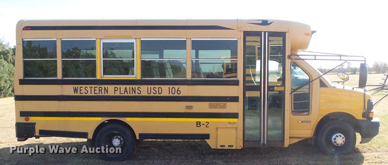 image for item DF2820 2007 Chevrolet Express 3500 Blue Bird school bus