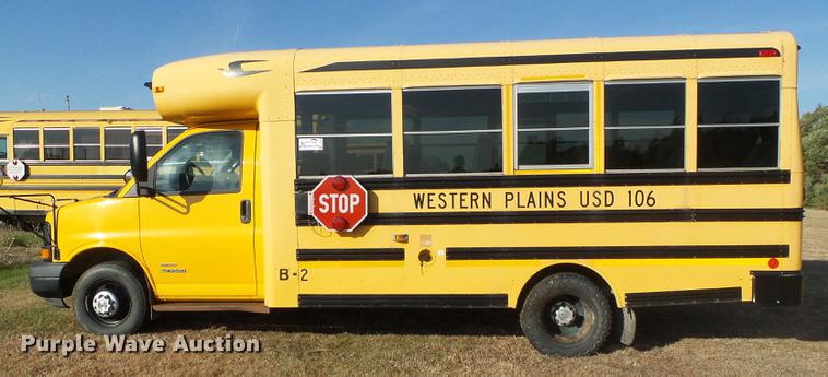 image for item DF2820 2007 Chevrolet Express 3500 Blue Bird school bus