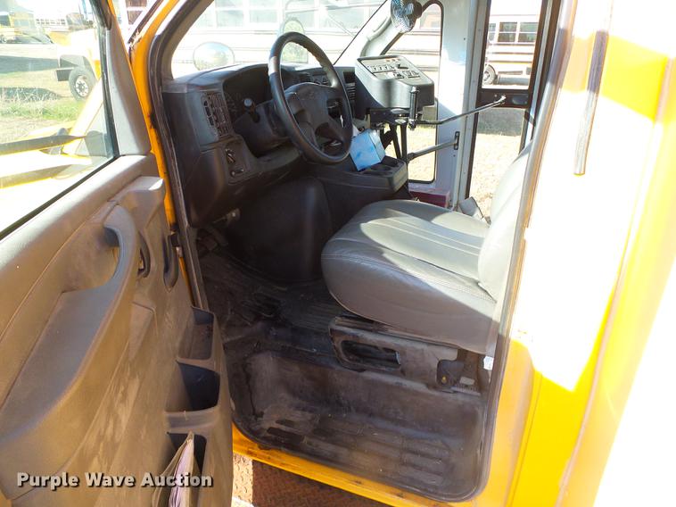 image for item DF2820 2007 Chevrolet Express 3500 Blue Bird school bus