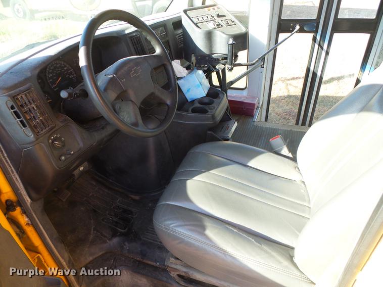 image for item DF2820 2007 Chevrolet Express 3500 Blue Bird school bus