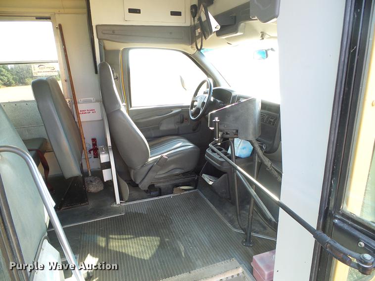image for item DF2820 2007 Chevrolet Express 3500 Blue Bird school bus