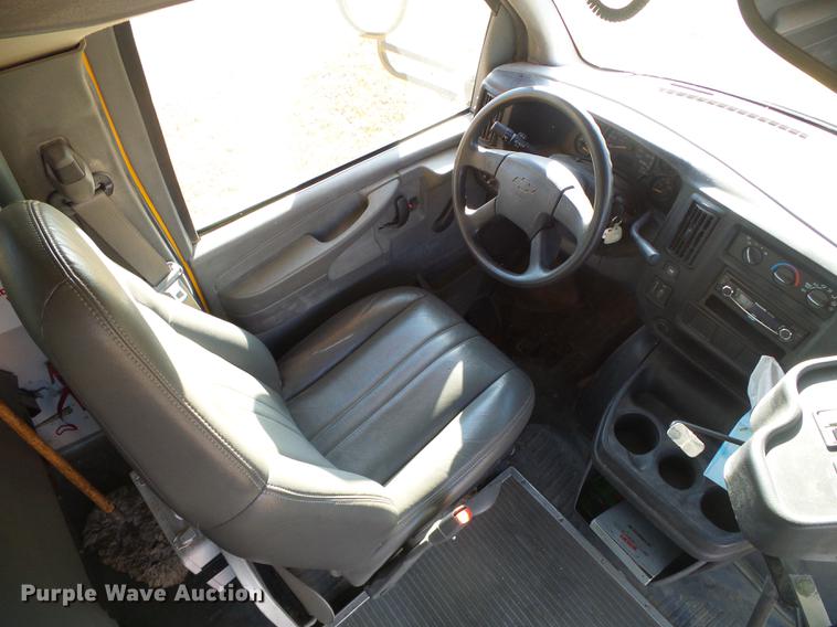 image for item DF2820 2007 Chevrolet Express 3500 Blue Bird school bus