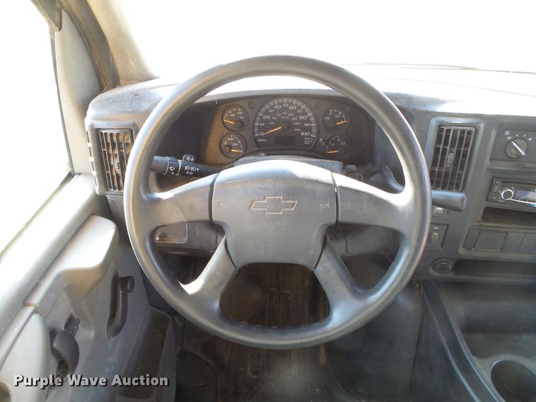 image for item DF2820 2007 Chevrolet Express 3500 Blue Bird school bus