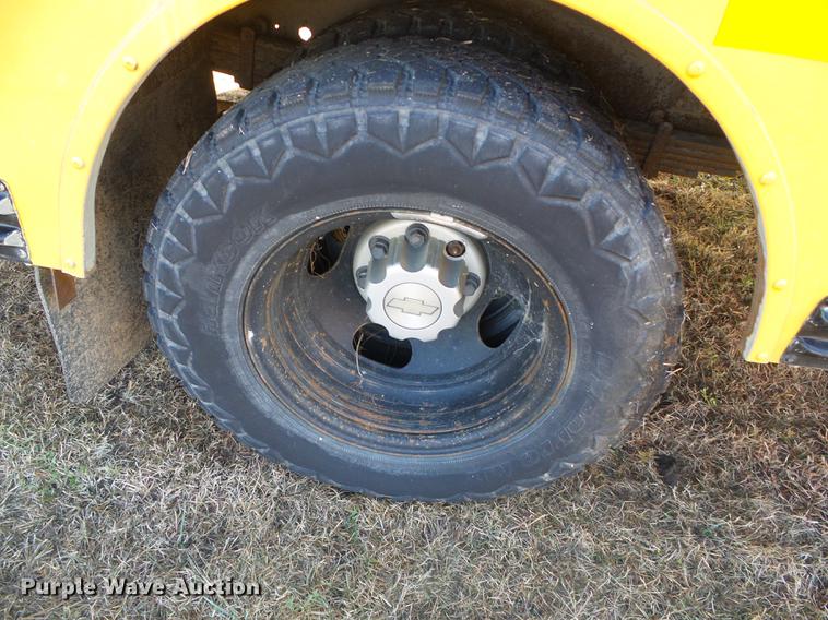 image for item DF2820 2007 Chevrolet Express 3500 Blue Bird school bus