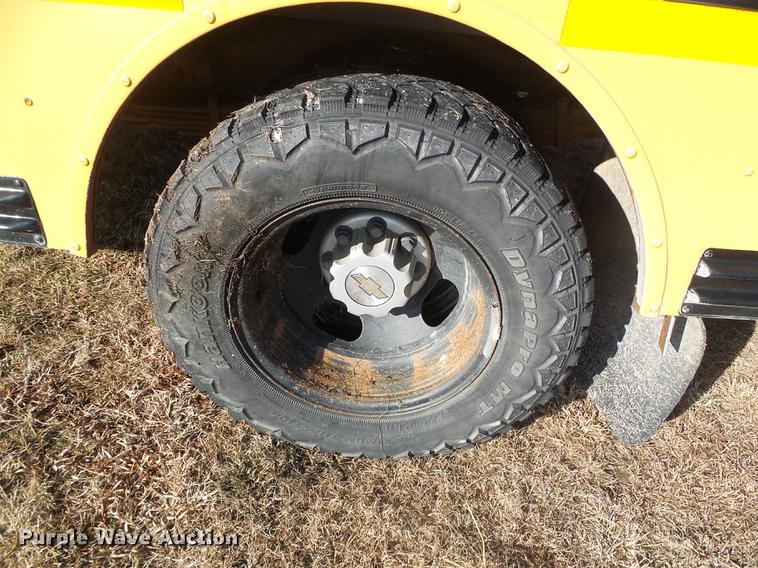 image for item DF2820 2007 Chevrolet Express 3500 Blue Bird school bus