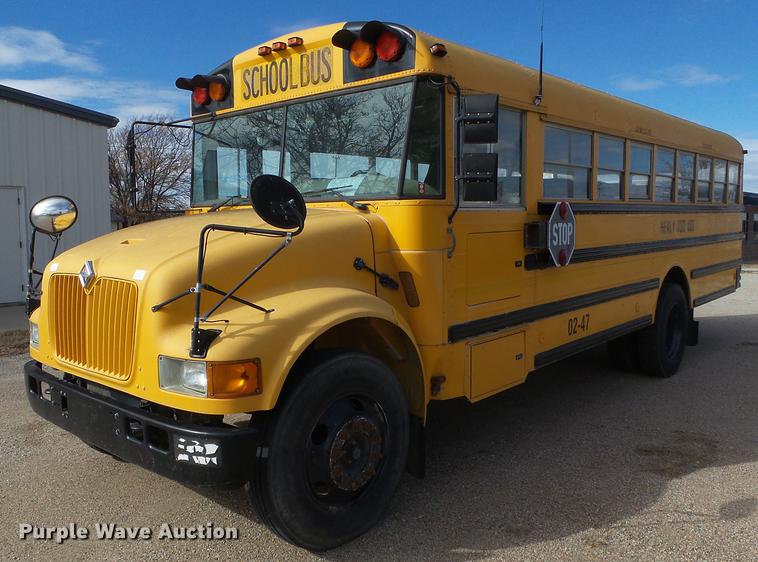 image for item DF2824 2002 International school bus