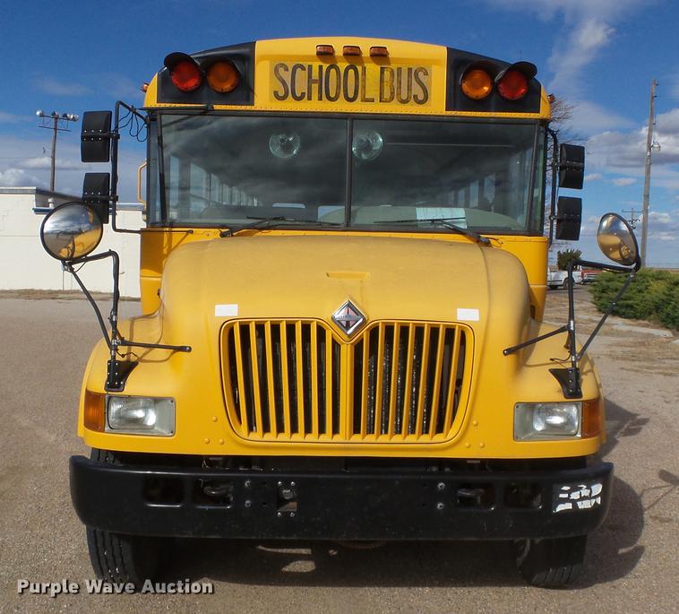 image for item DF2824 2002 International school bus