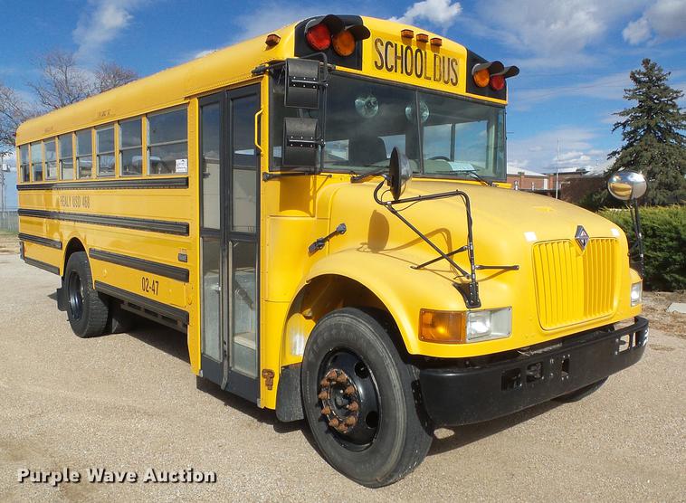 image for item DF2824 2002 International school bus