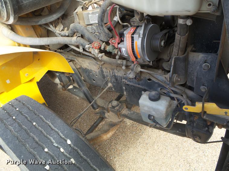 image for item DF2824 2002 International school bus