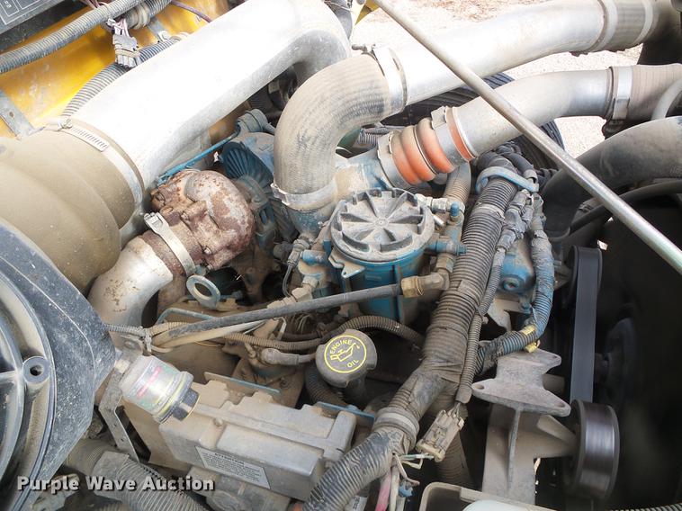 image for item DF2824 2002 International school bus