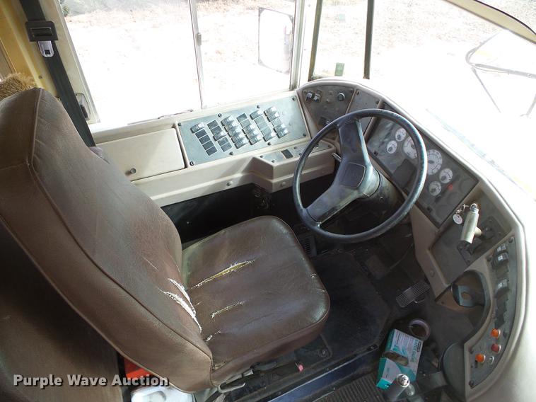 image for item DF2824 2002 International school bus