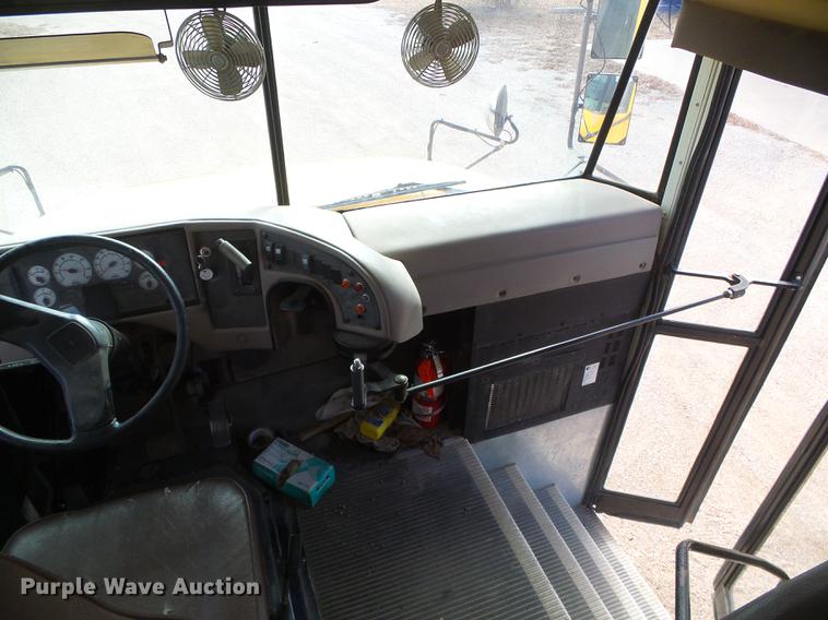 image for item DF2824 2002 International school bus