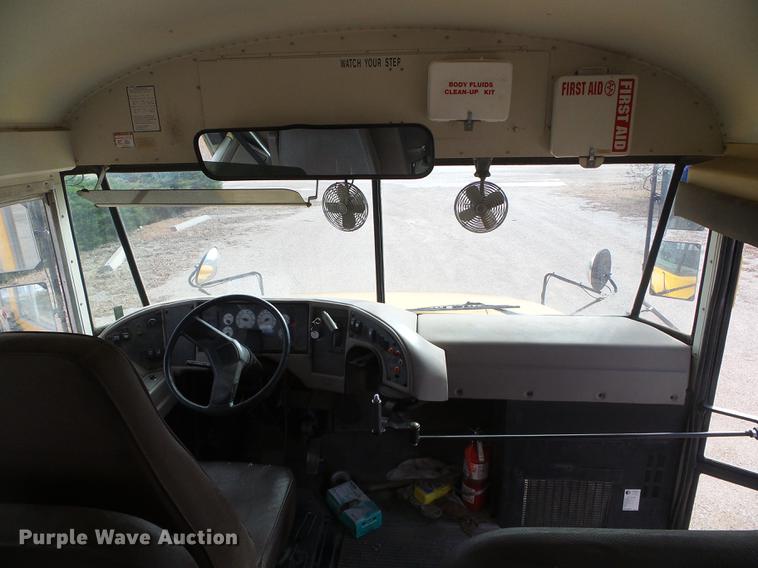 image for item DF2824 2002 International school bus