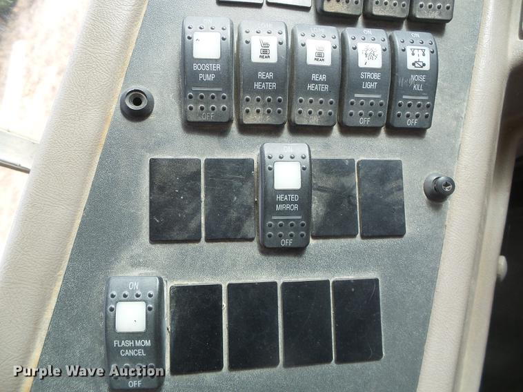 image for item DF2824 2002 International school bus