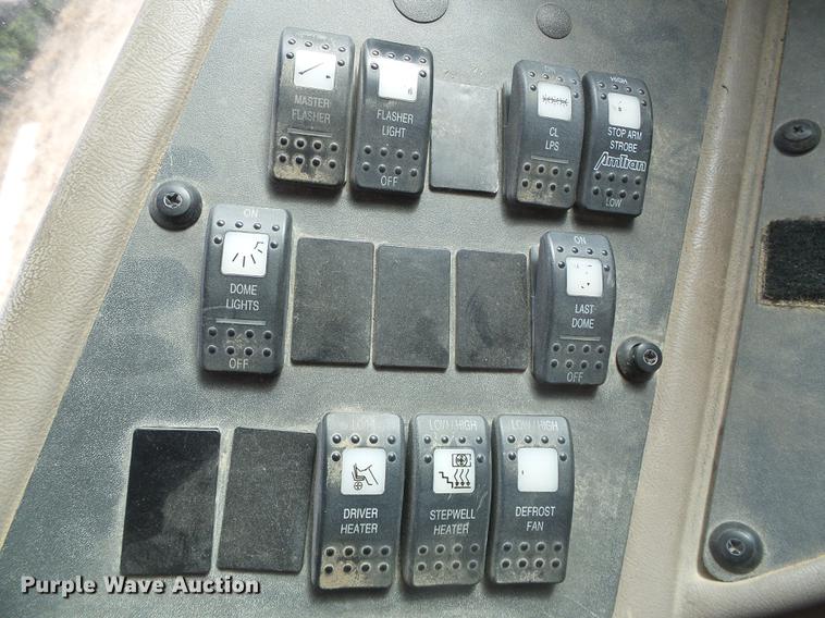 image for item DF2824 2002 International school bus