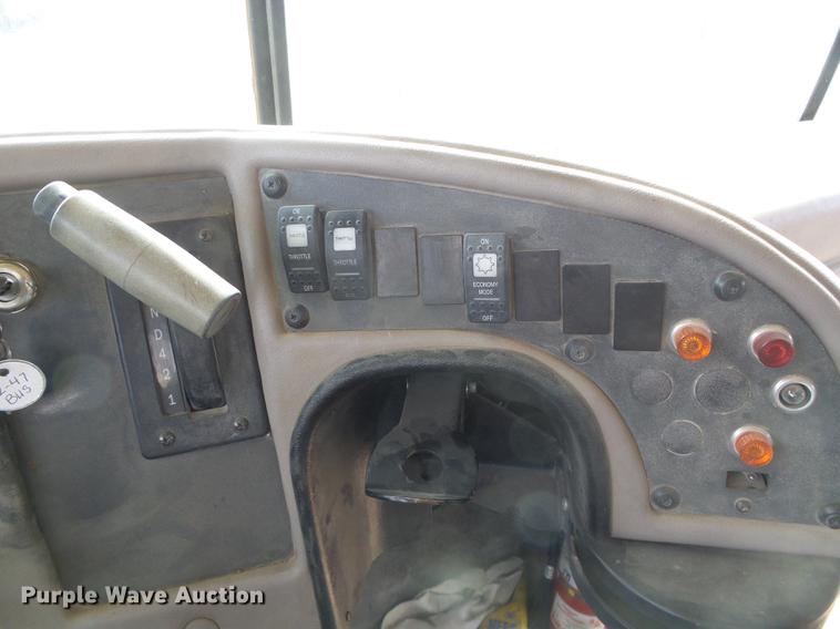 image for item DF2824 2002 International school bus