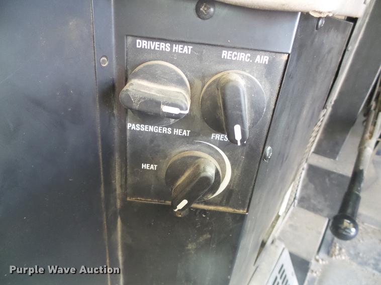 image for item DF2824 2002 International school bus