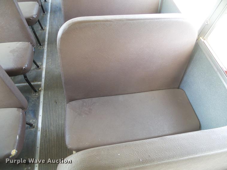 image for item DF2824 2002 International school bus