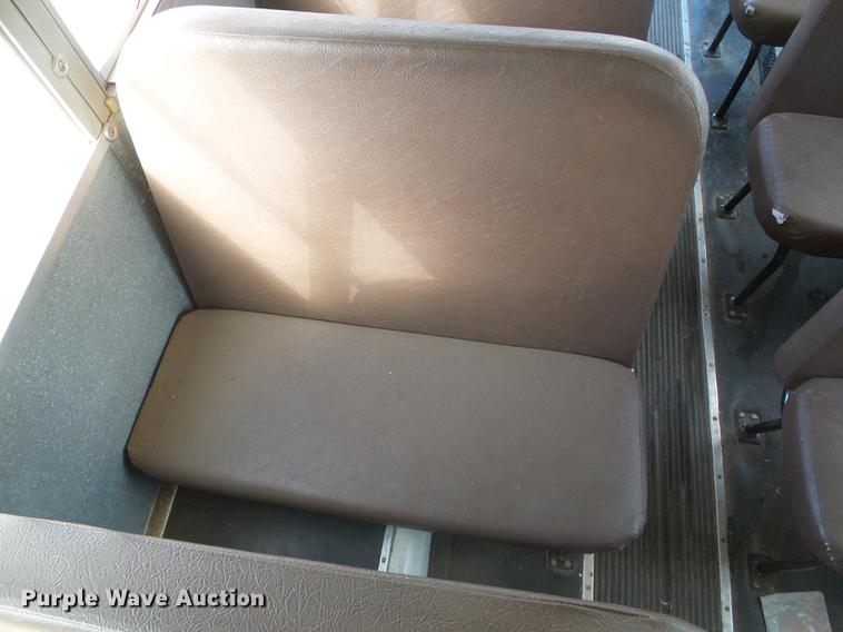 image for item DF2824 2002 International school bus