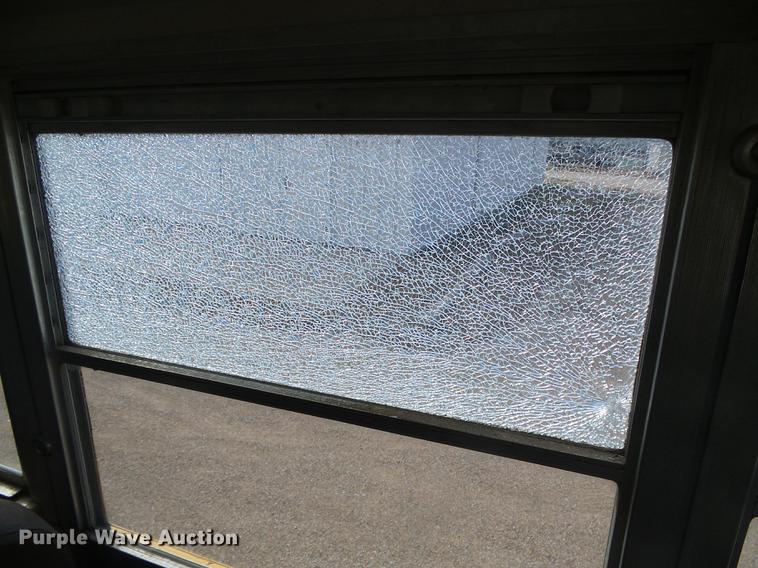 image for item DF2824 2002 International school bus