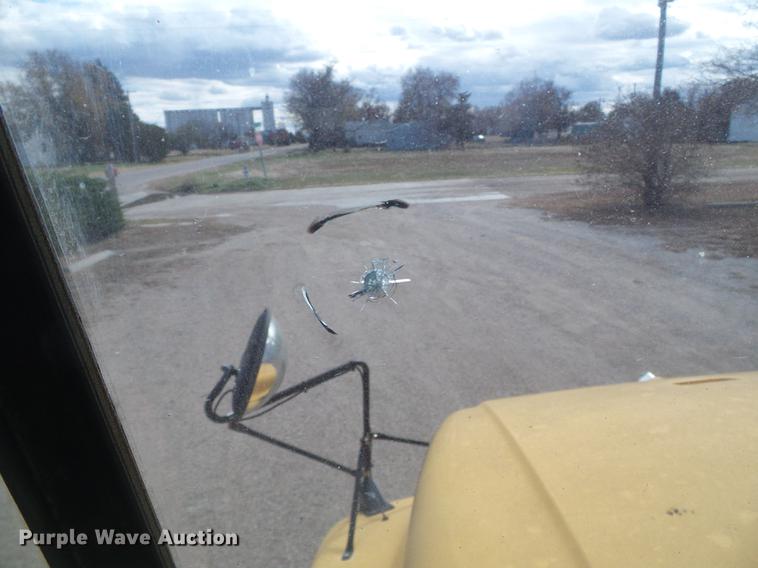 image for item DF2824 2002 International school bus