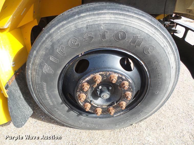 image for item DF2824 2002 International school bus