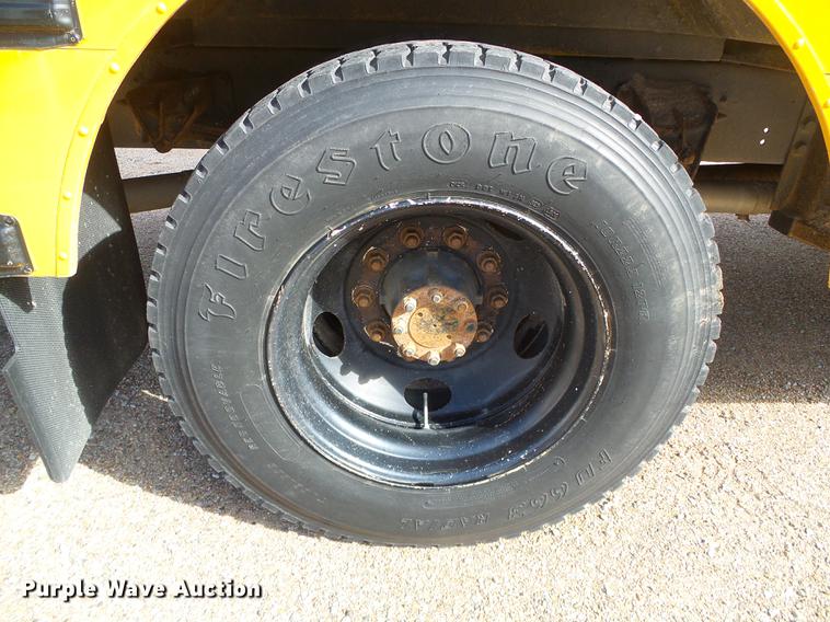 image for item DF2824 2002 International school bus