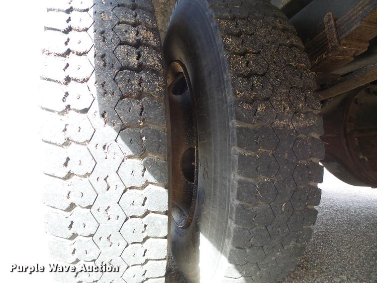 image for item DF2824 2002 International school bus