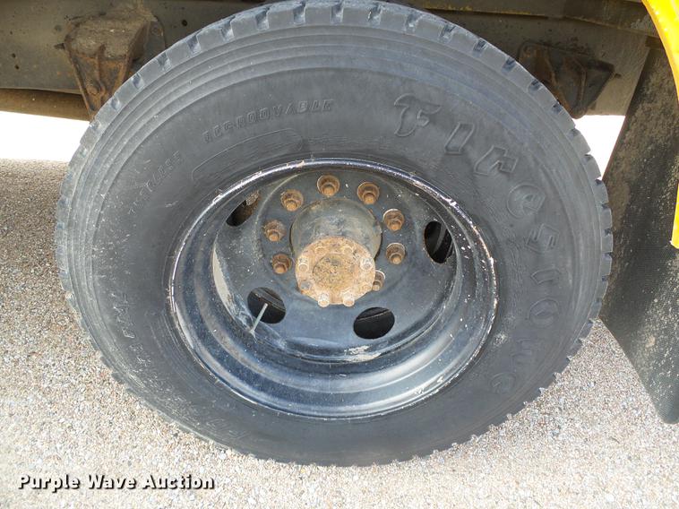 image for item DF2824 2002 International school bus