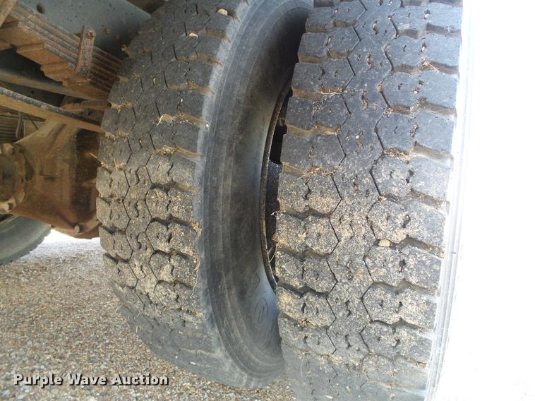 image for item DF2824 2002 International school bus