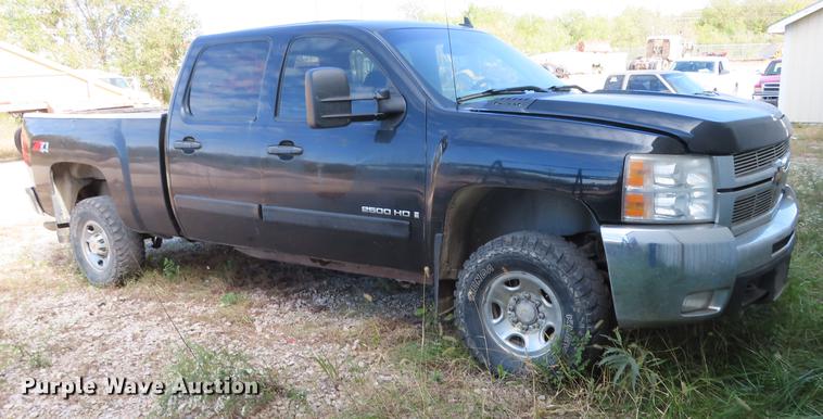 image for item DN9227 2007 Chevrolet Silverado 2500HD Crew Cab pickup truck
