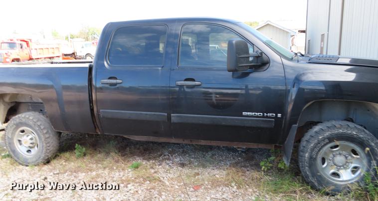 image for item DN9227 2007 Chevrolet Silverado 2500HD Crew Cab pickup truck