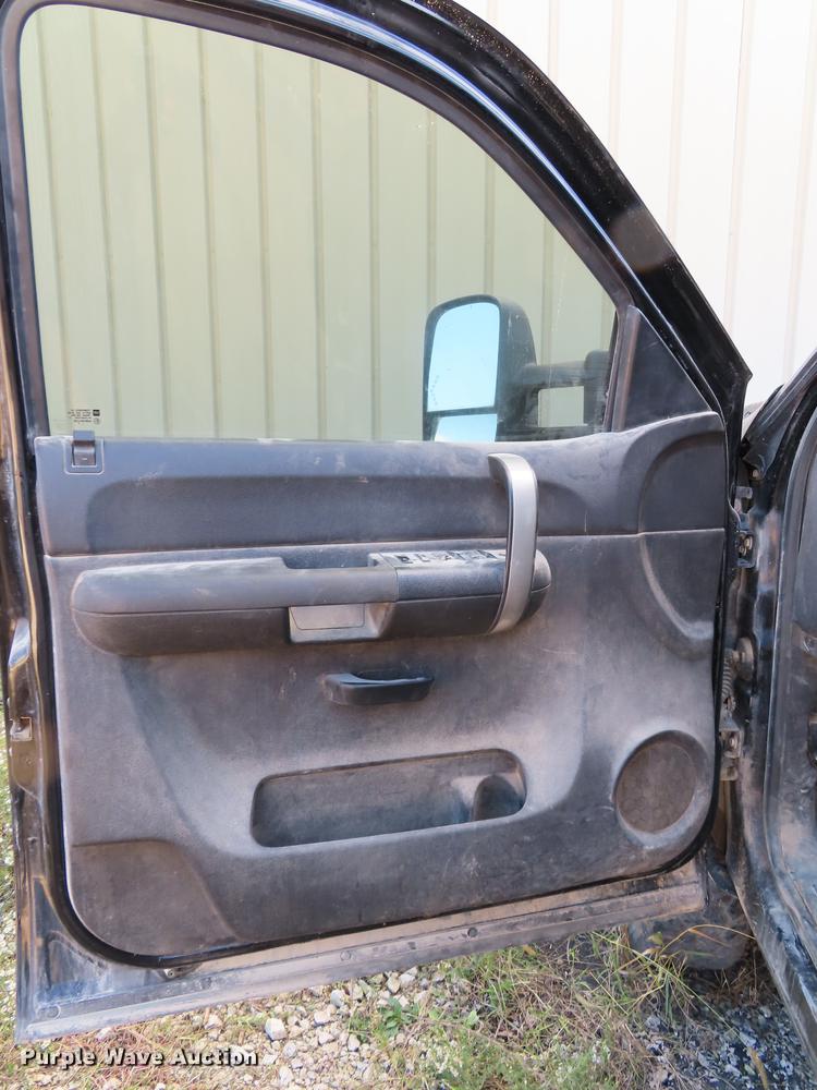 image for item DN9227 2007 Chevrolet Silverado 2500HD Crew Cab pickup truck