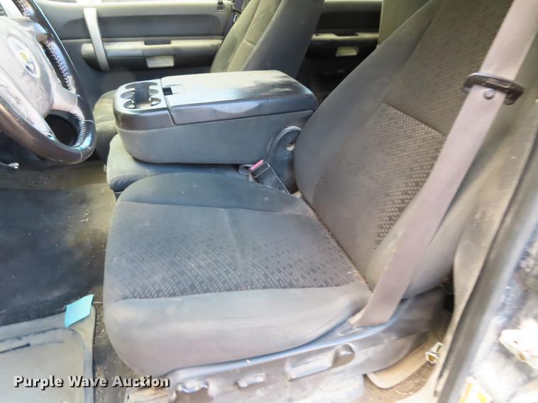 image for item DN9227 2007 Chevrolet Silverado 2500HD Crew Cab pickup truck