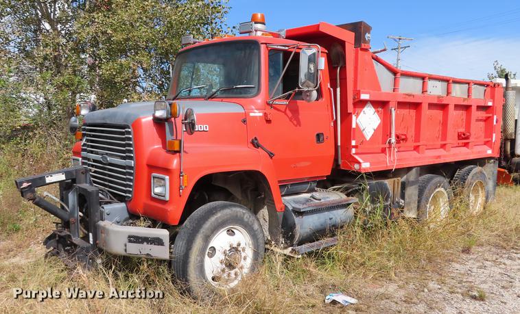 image for item DN9230 1995 Ford L8000 dump truck