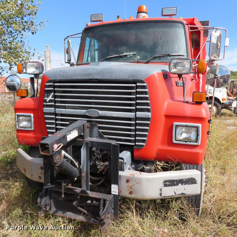 image for item DN9230 1995 Ford L8000 dump truck