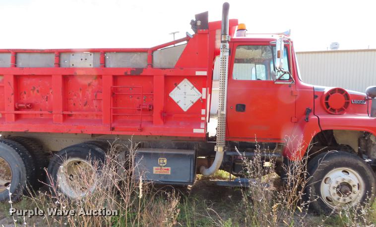 image for item DN9230 1995 Ford L8000 dump truck