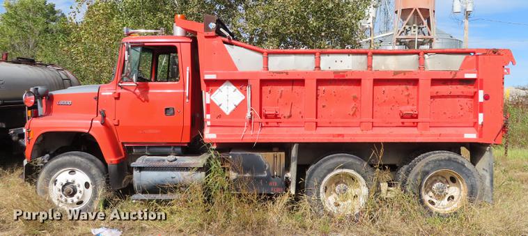 image for item DN9230 1995 Ford L8000 dump truck