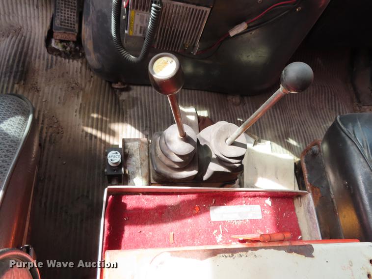 image for item DN9230 1995 Ford L8000 dump truck