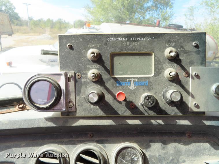 image for item DN9230 1995 Ford L8000 dump truck