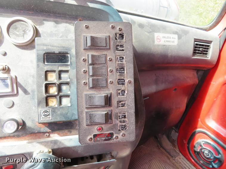 image for item DN9230 1995 Ford L8000 dump truck