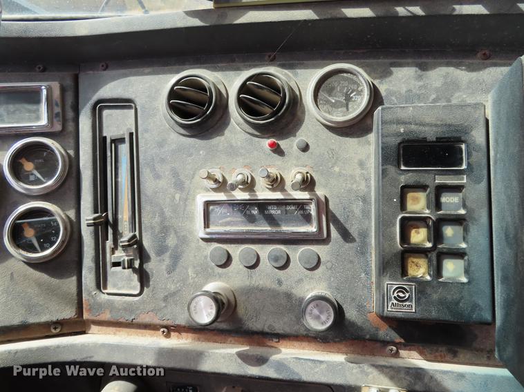 image for item DN9230 1995 Ford L8000 dump truck