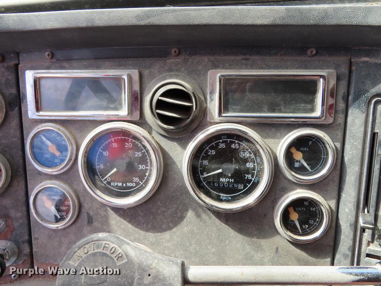 image for item DN9230 1995 Ford L8000 dump truck