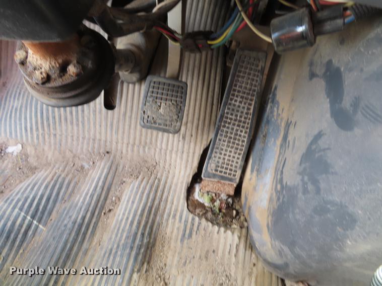 image for item DN9230 1995 Ford L8000 dump truck